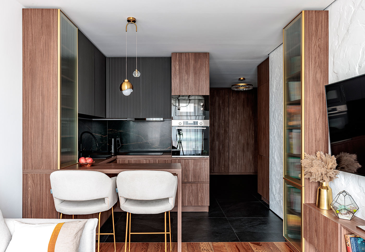 Дзен-проект однокомнатной квартиры для любительницы путешествий