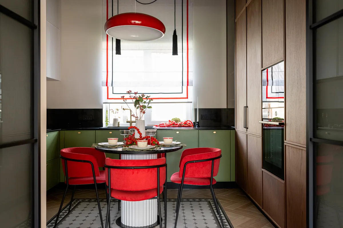 Интерьер цвета листвы и спелых ягод для загородного дома