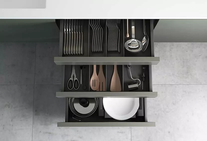 Выдвижные кухонные системы для посуды