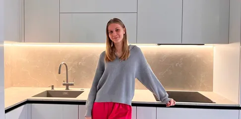 Белоснежная глянцевая кухня в Новой Москве