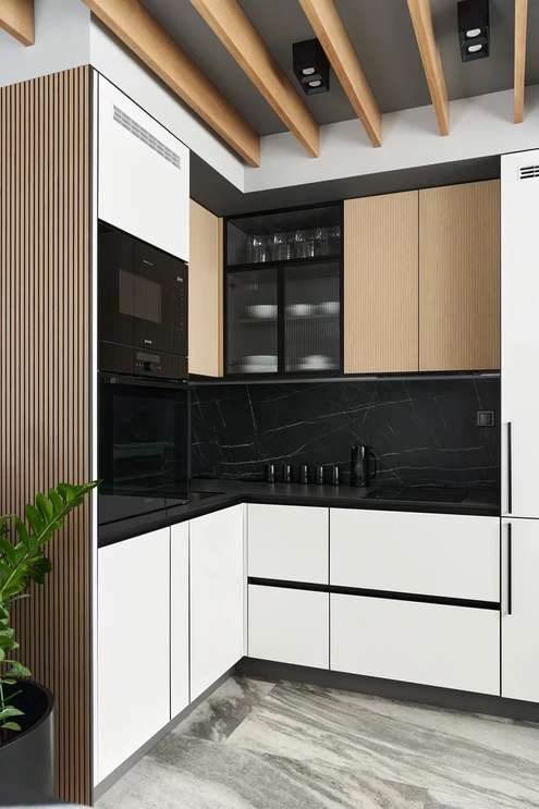 Кухня в двухэтажной квартире на севере Москвы - фото №8