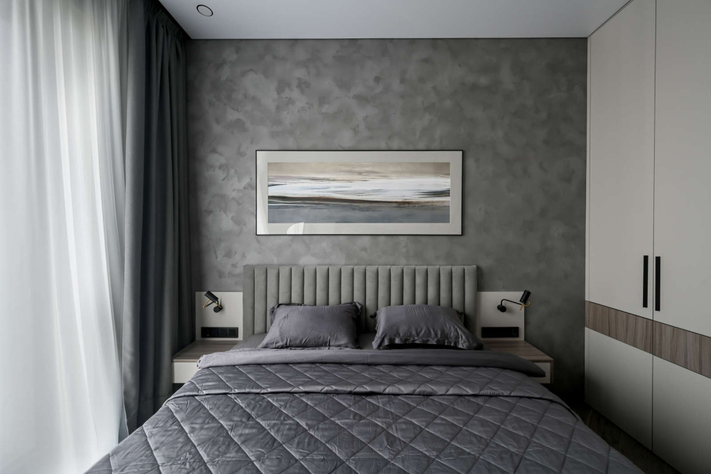 Черно-серая квартира для солидного холостяка - фото №15