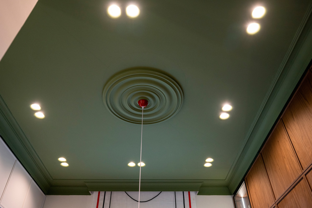 Интерьер цвета листвы и спелых ягод для загородного дома - фото №12