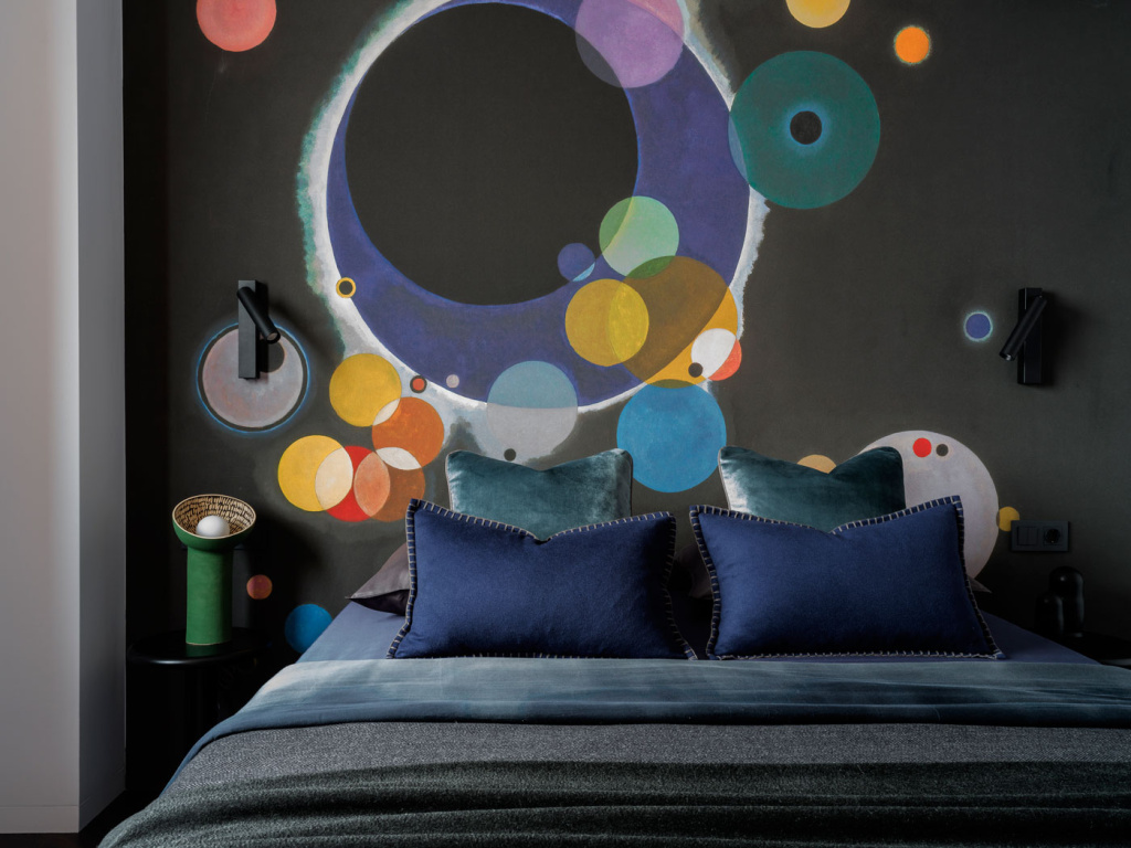 Кандинский, осенний лес и снесенная перегородка: современная квартира для взрослых детей - фото №19