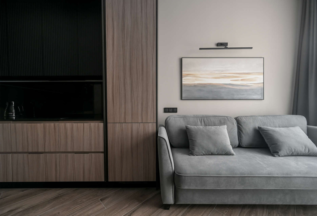 Черно-серая квартира для солидного холостяка - фото №10