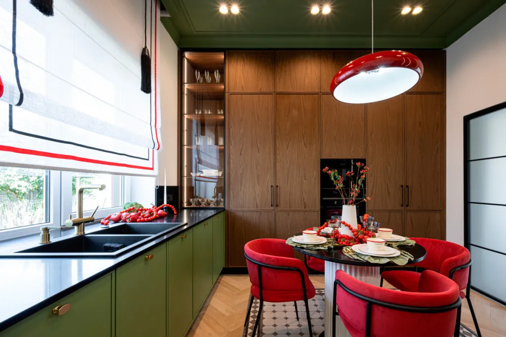 Интерьер цвета листвы и спелых ягод для загородного дома - фото №10