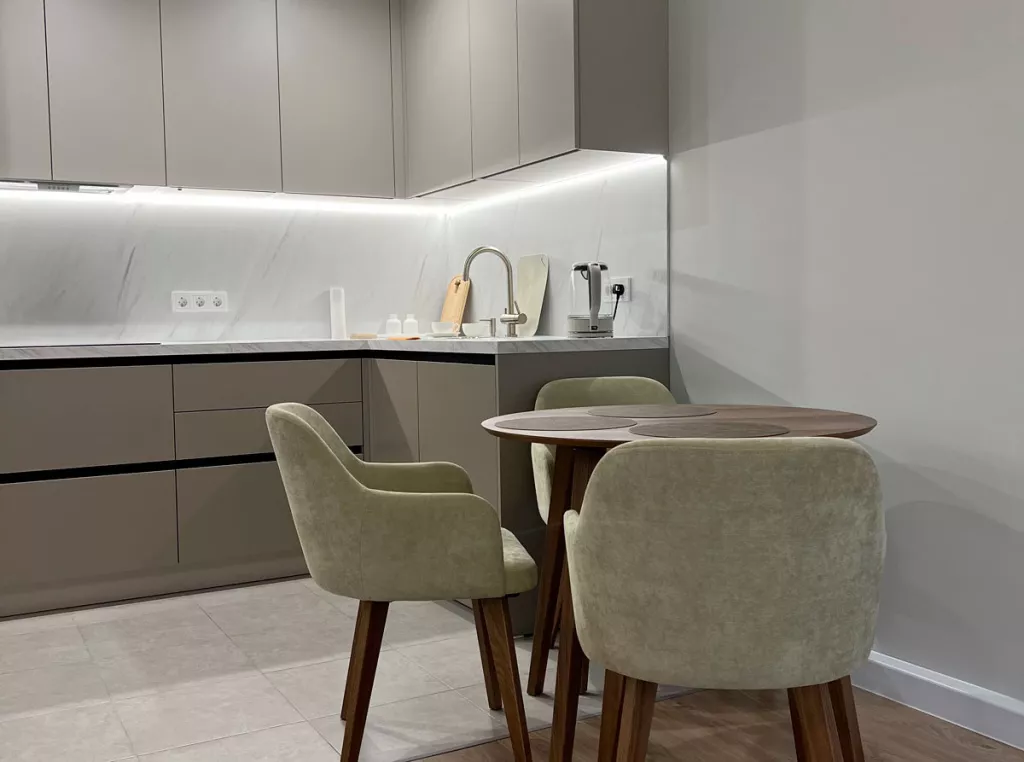 Угловая кухня в московской новостройке - фото №9