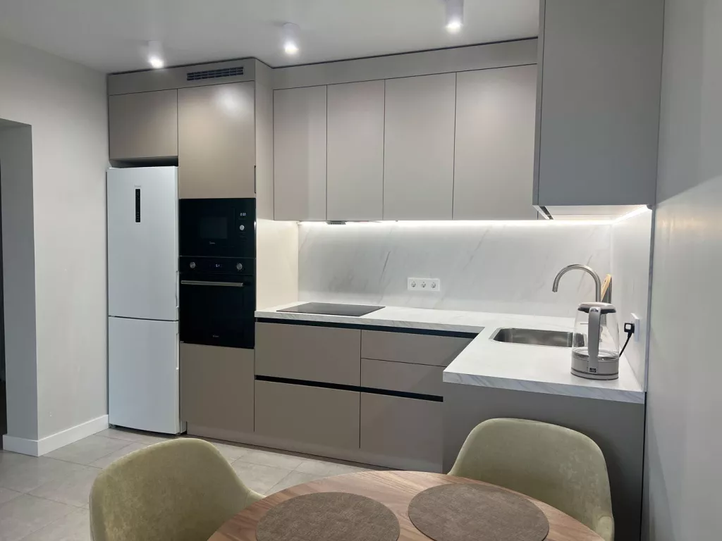 Угловая кухня в московской новостройке - фото №3