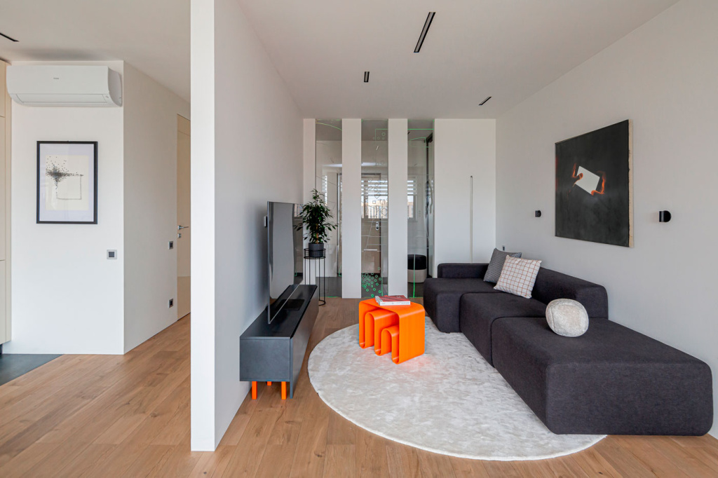 Кандинский, осенний лес и снесенная перегородка: современная квартира для взрослых детей - фото №5