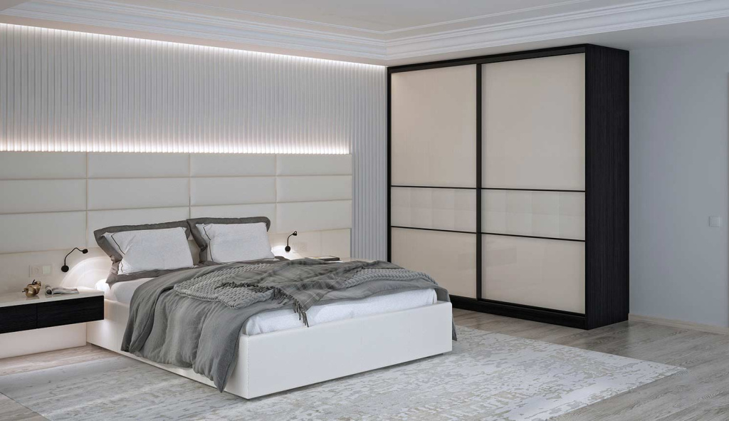 Как спроектировать вместительный шкаф в маленькой спальне - фото №8