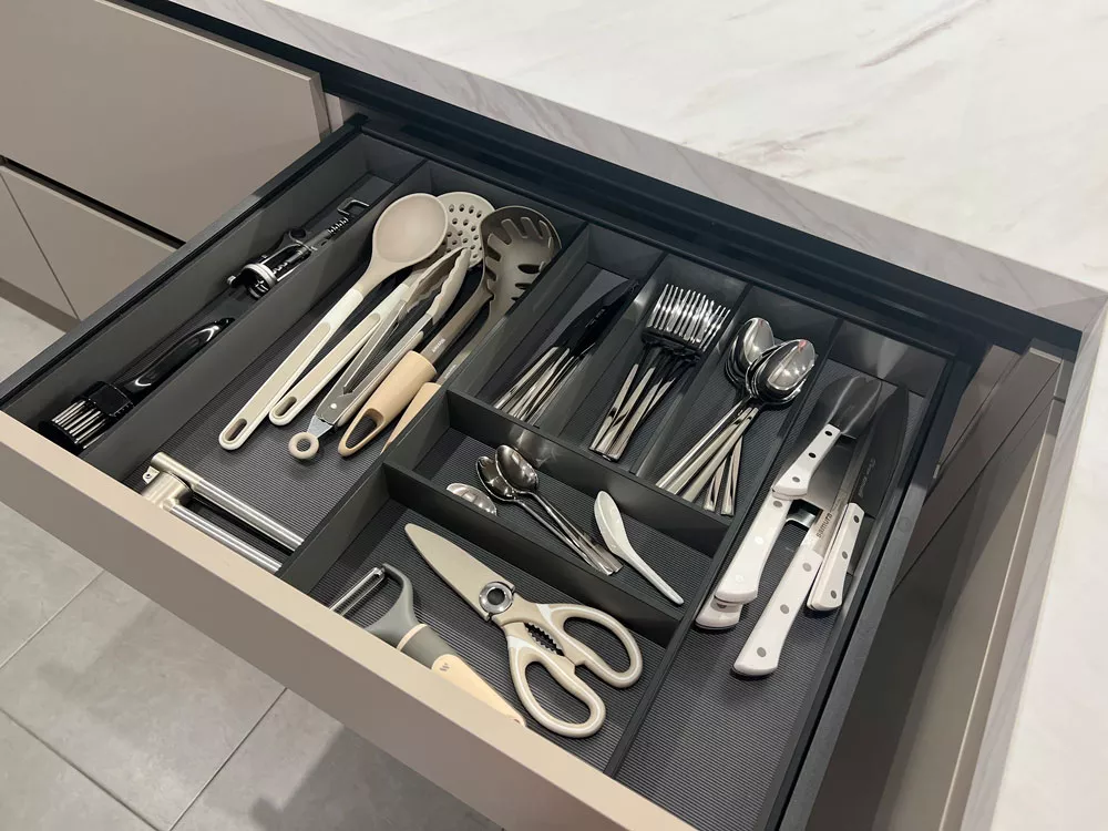 Угловая кухня в московской новостройке - фото №7