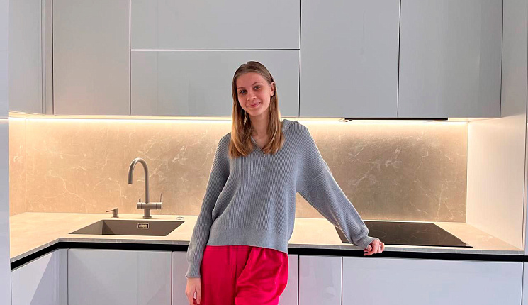 Белоснежная глянцевая кухня в Новой Москве