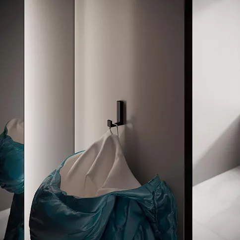 Распашной шкаф с зеркалом в прихожую - детальное фото № 4